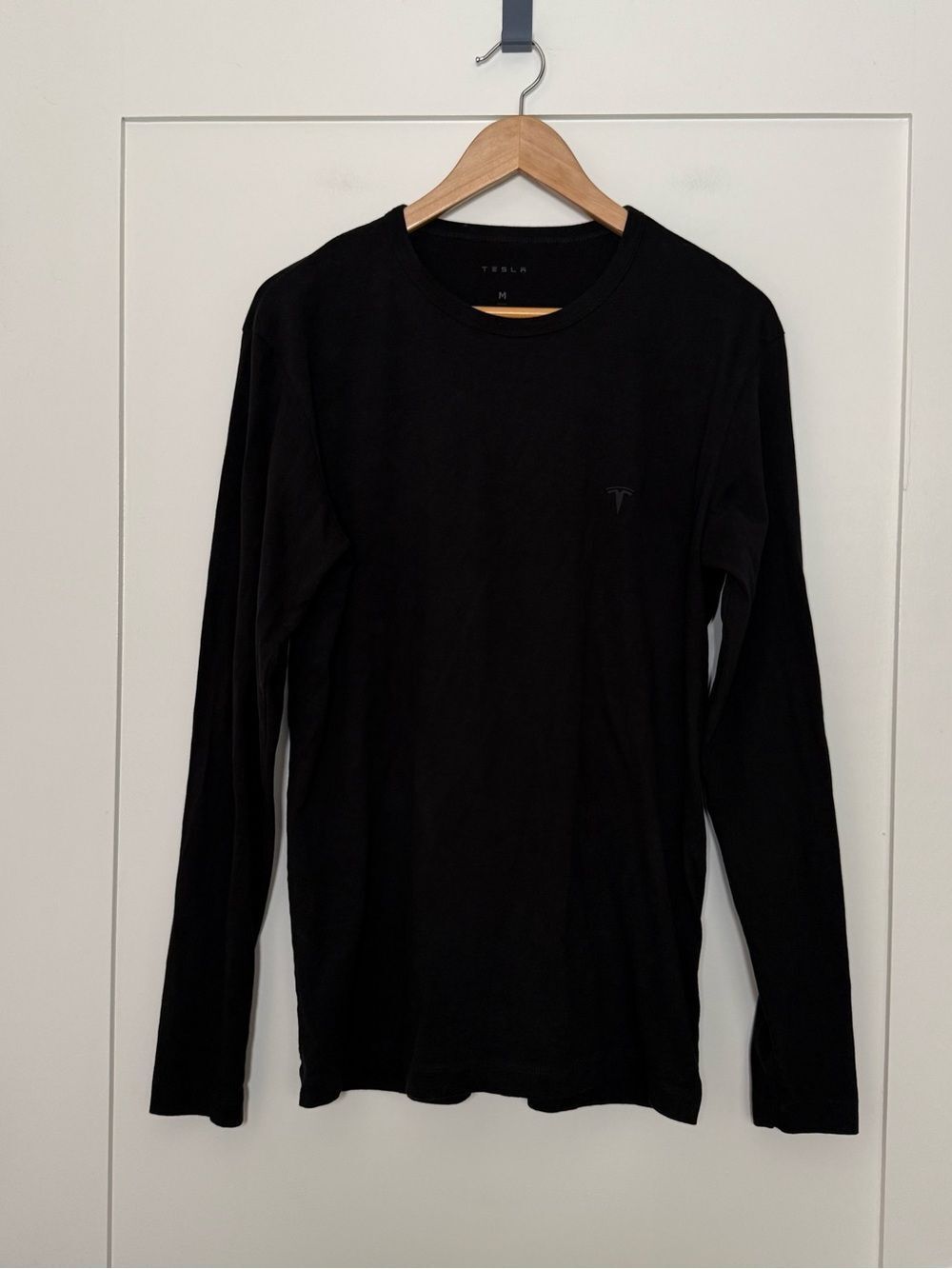 Tesla T Shirt Mens Sz M Black Long Sleeve 100% Cotton Pullover Logo Cars EV
